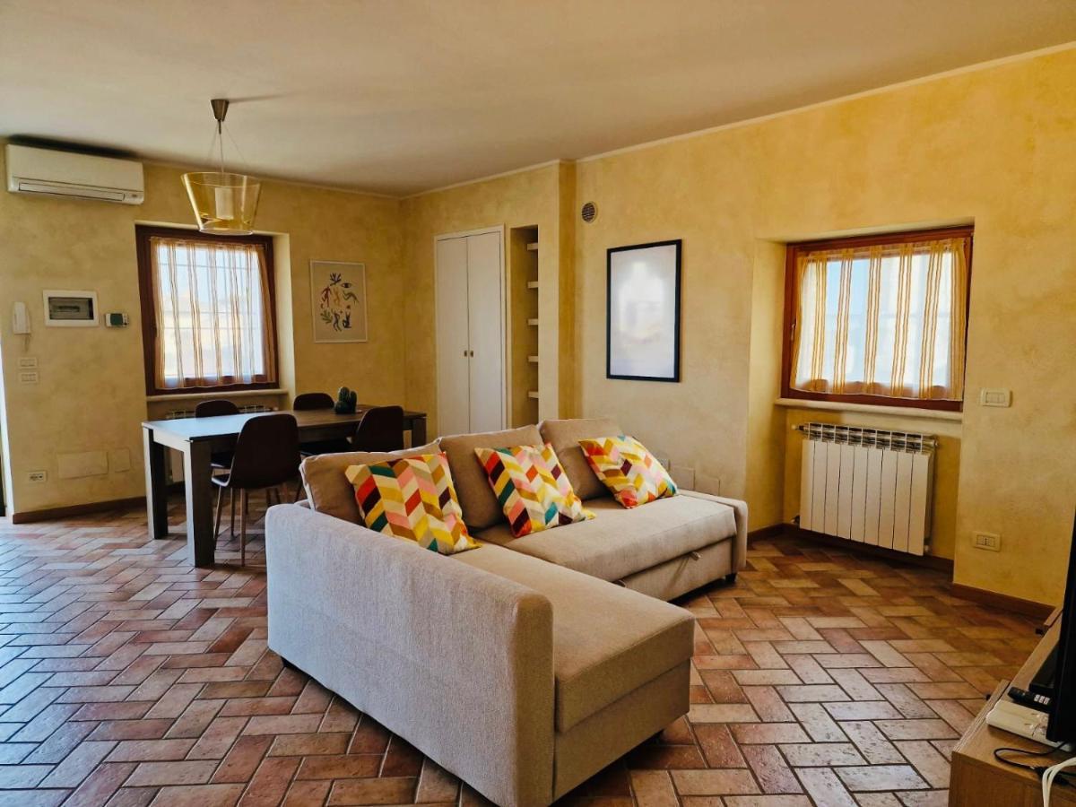 Thomas' Castle Apartman Pozzolengo Kültér fotó